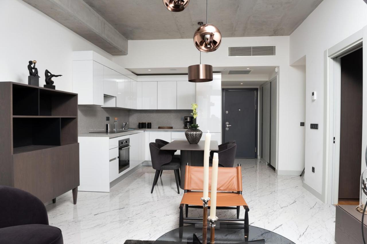 Apartment Queen By A *