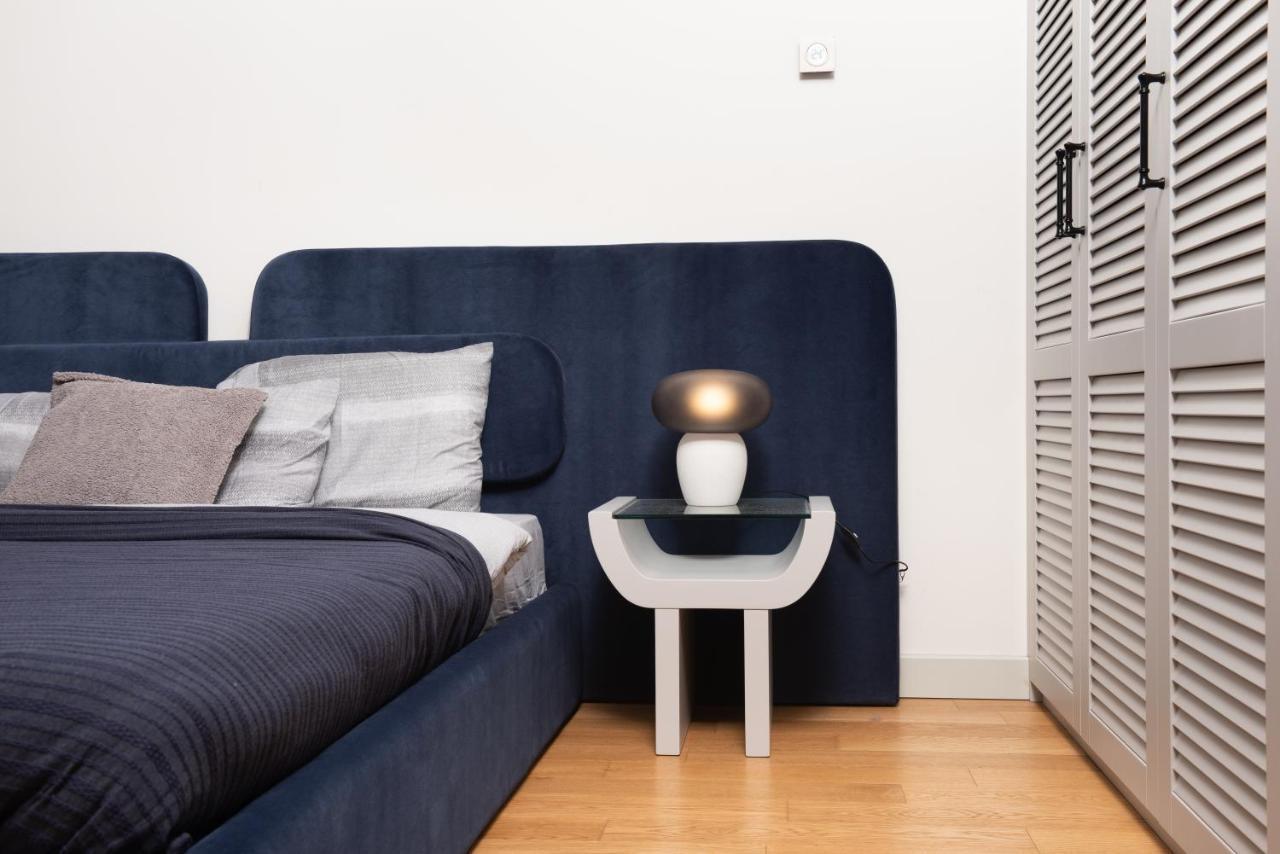 Apartment Queen By A *