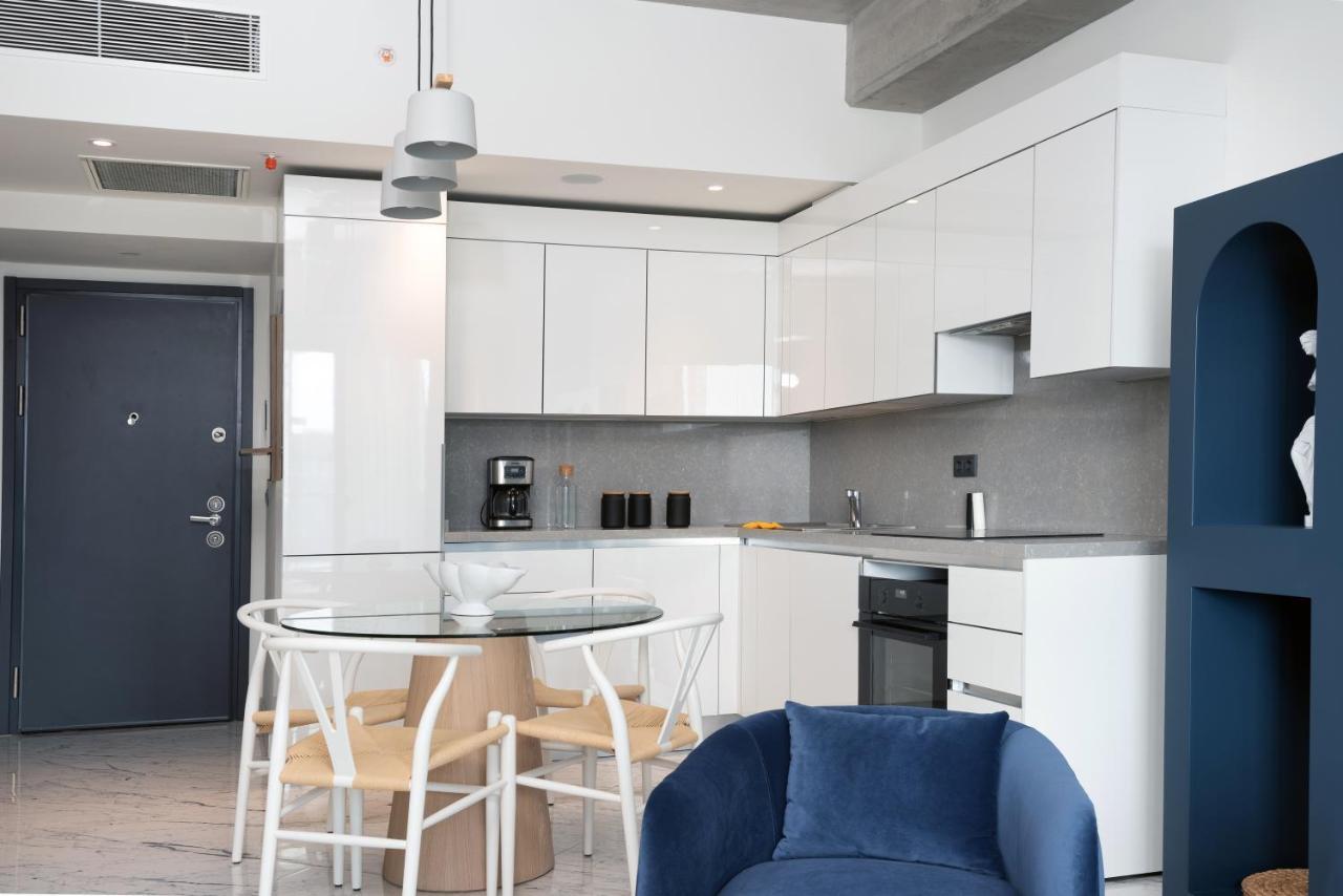 Apartment Queen By A *