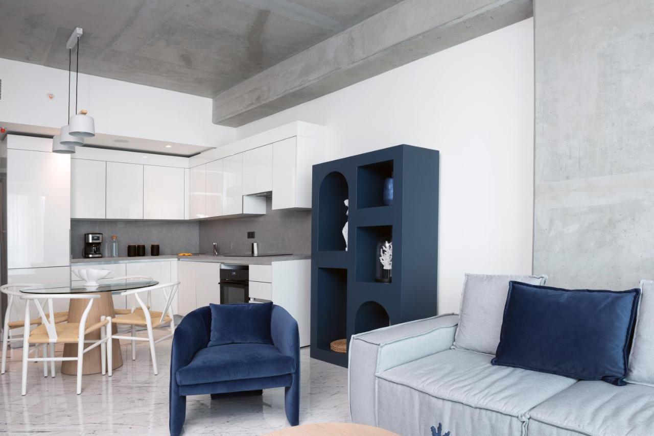 Apartment Queen By A *