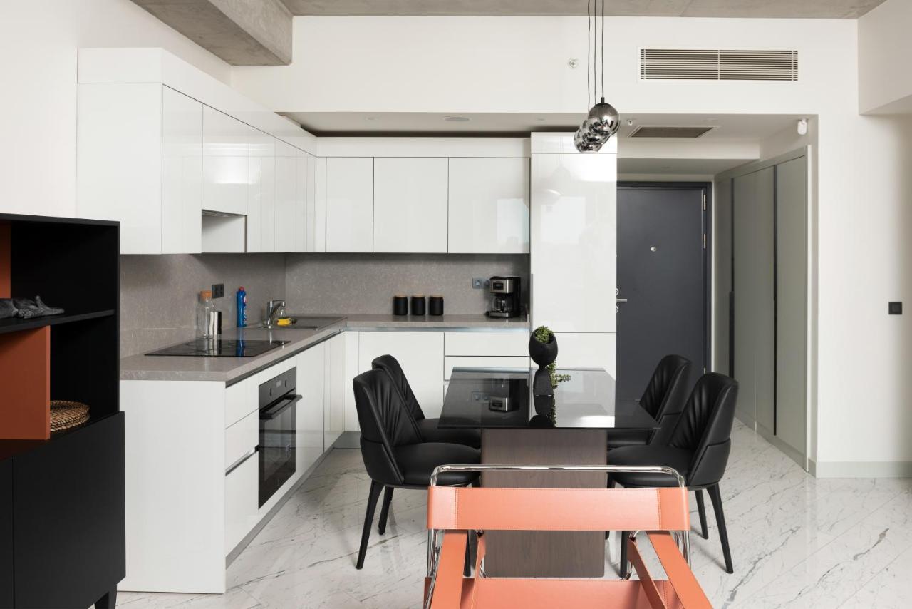 Apartment Queen By A *